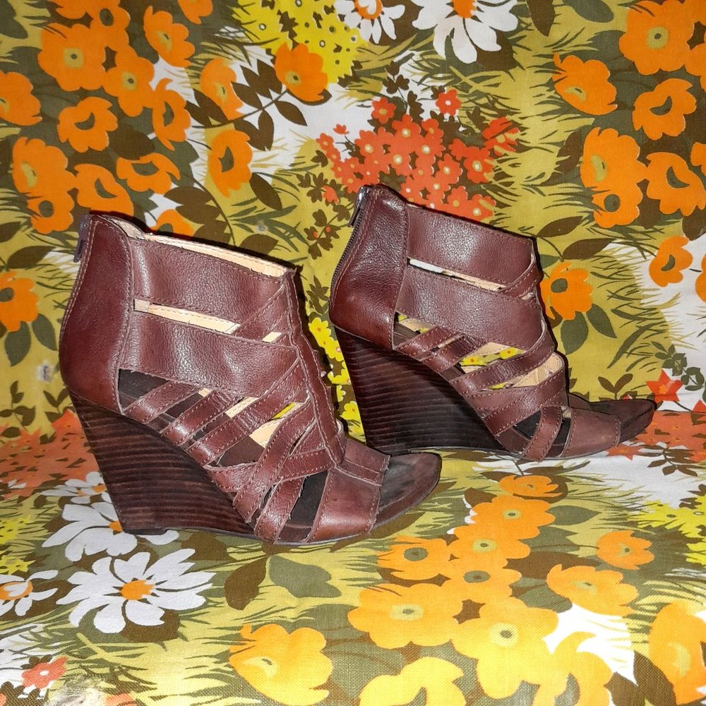 Nine West Perkulateo Brown Leather Strappy Stacked Wood Wedges 6.5